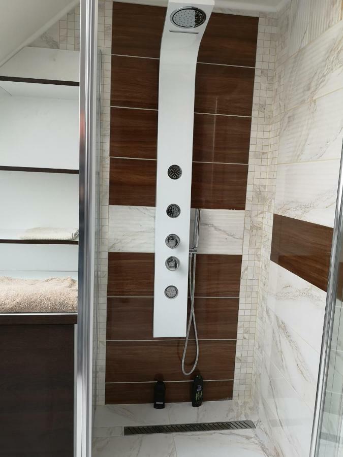 Centrum Apartman Leyla Бардеев Екстериор снимка