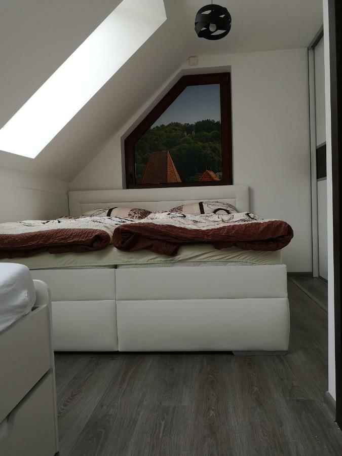 Centrum Apartman Leyla Бардеев Екстериор снимка